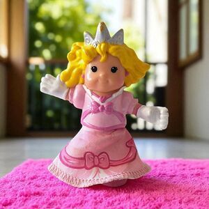 Fisher Price Little People Princess Sarah Lynn Bendable Poseable HTF Castle Pink